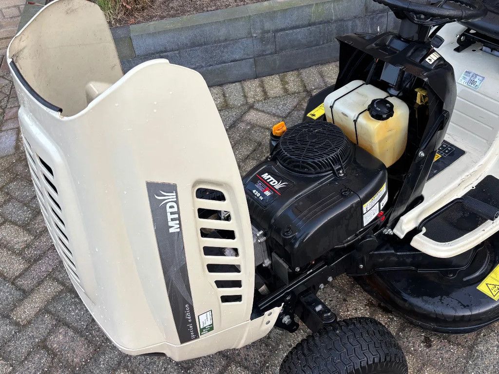 MTD Gebruikte zitmaaier 96cm special White edition