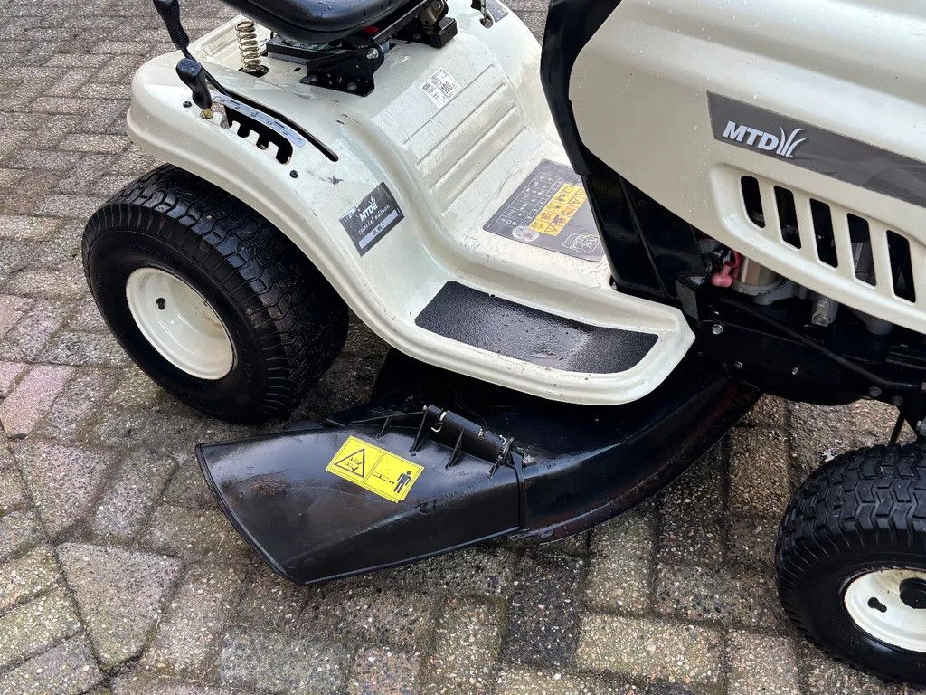 MTD Gebruikte zitmaaier 96cm special White edition