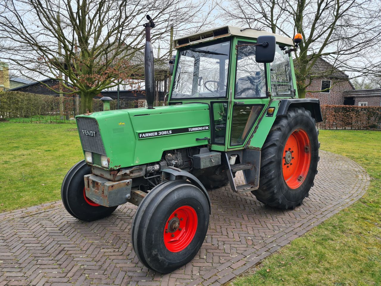 Fendt Farmer 308 LS turbomatik 40 km bak.