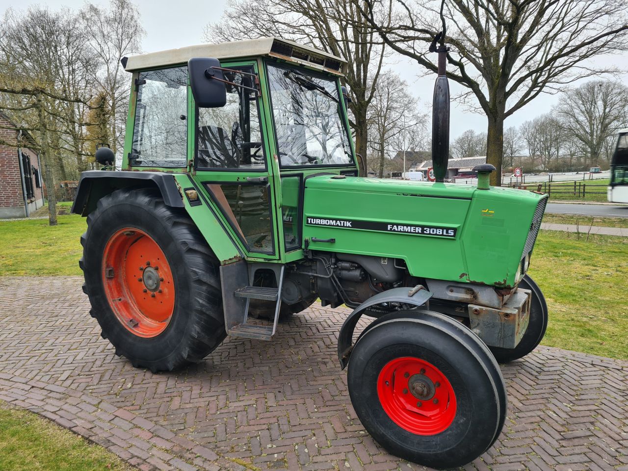 Fendt Farmer 308 LS turbomatik 40 km bak.