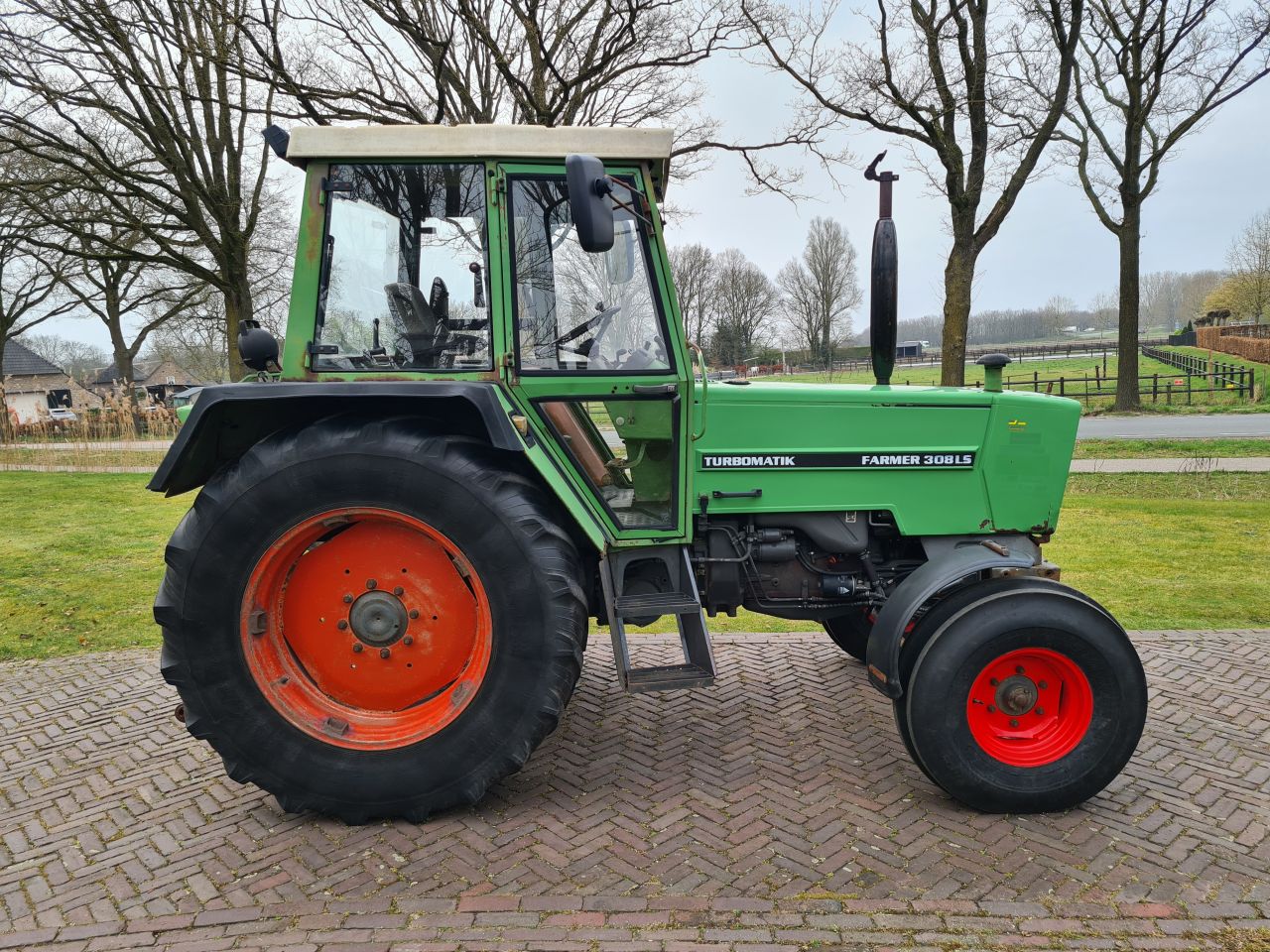 Fendt Farmer 308 LS turbomatik 40 km bak.