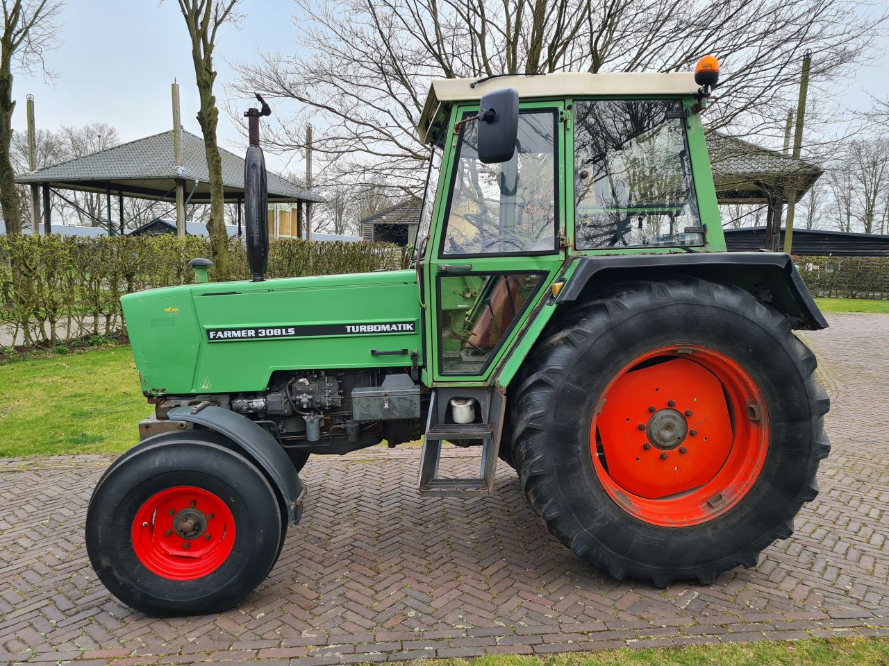 Fendt Farmer 308 LS turbomatik 40 km bak.