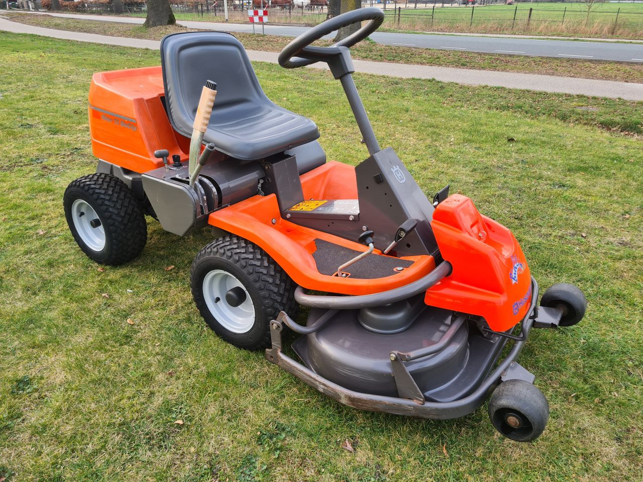 Husqvarna Rider 13 hydrostaat frontmaaier mulch maaier.