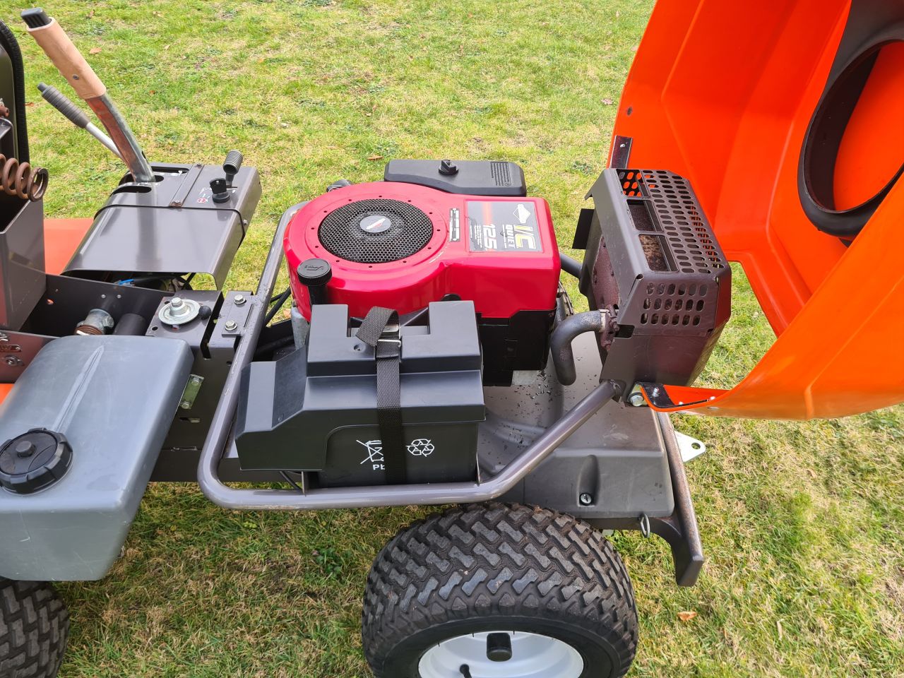 Husqvarna Rider 13 hydrostaat frontmaaier mulch maaier.