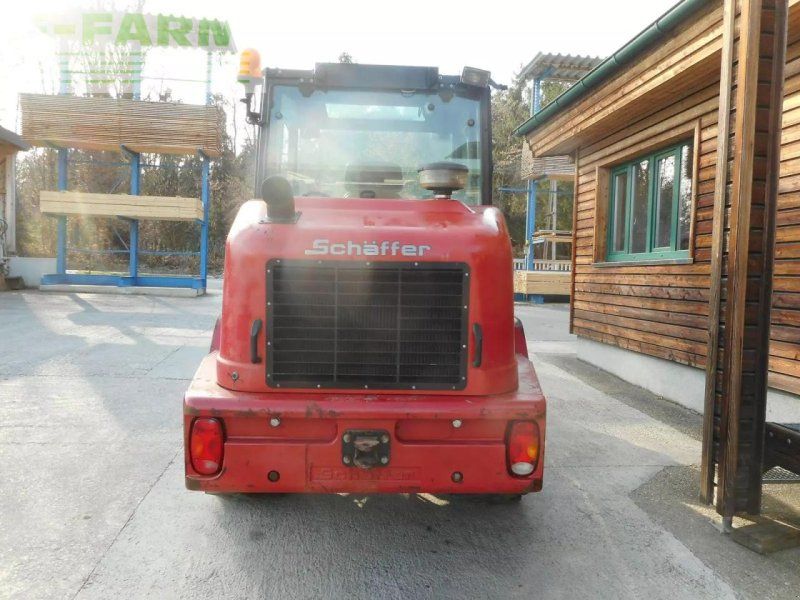 Schäffer 900 t ( 6 tonnen ) mit teleskoparm
