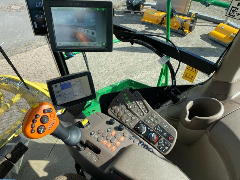 John Deere 8600i mit Kemper 475 & Pickup