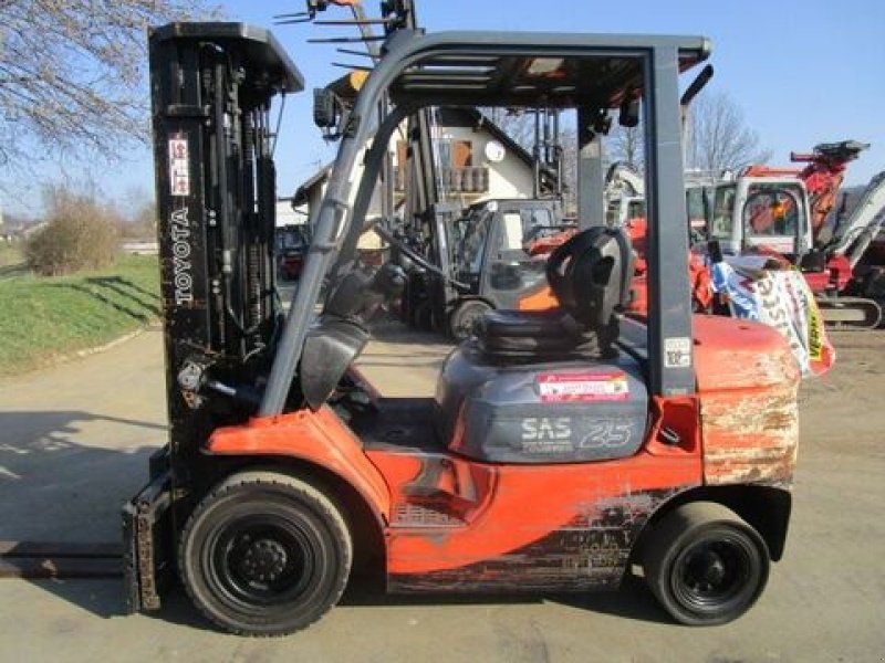 Toyota 2,5 Ton. Tripl-Freihub 4,7m Seitenschieber