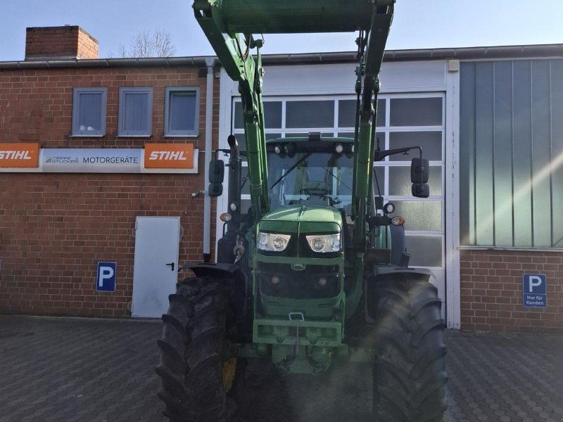 John Deere 6155M mit FL 663R