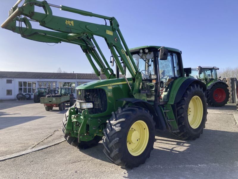 John Deere 6520