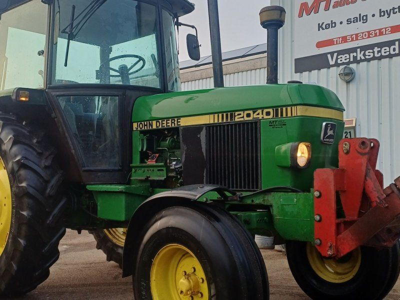 John Deere 2040