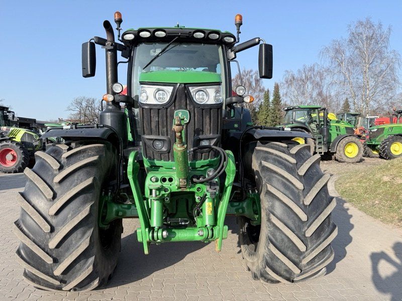 John Deere 6215R