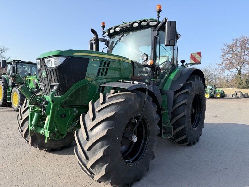 John Deere 6215R