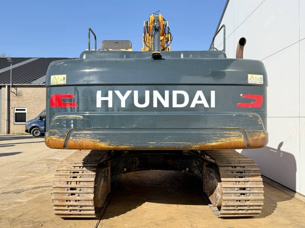 Hyundai HX300NL - Triple Boom / Quick Coupler / Camera