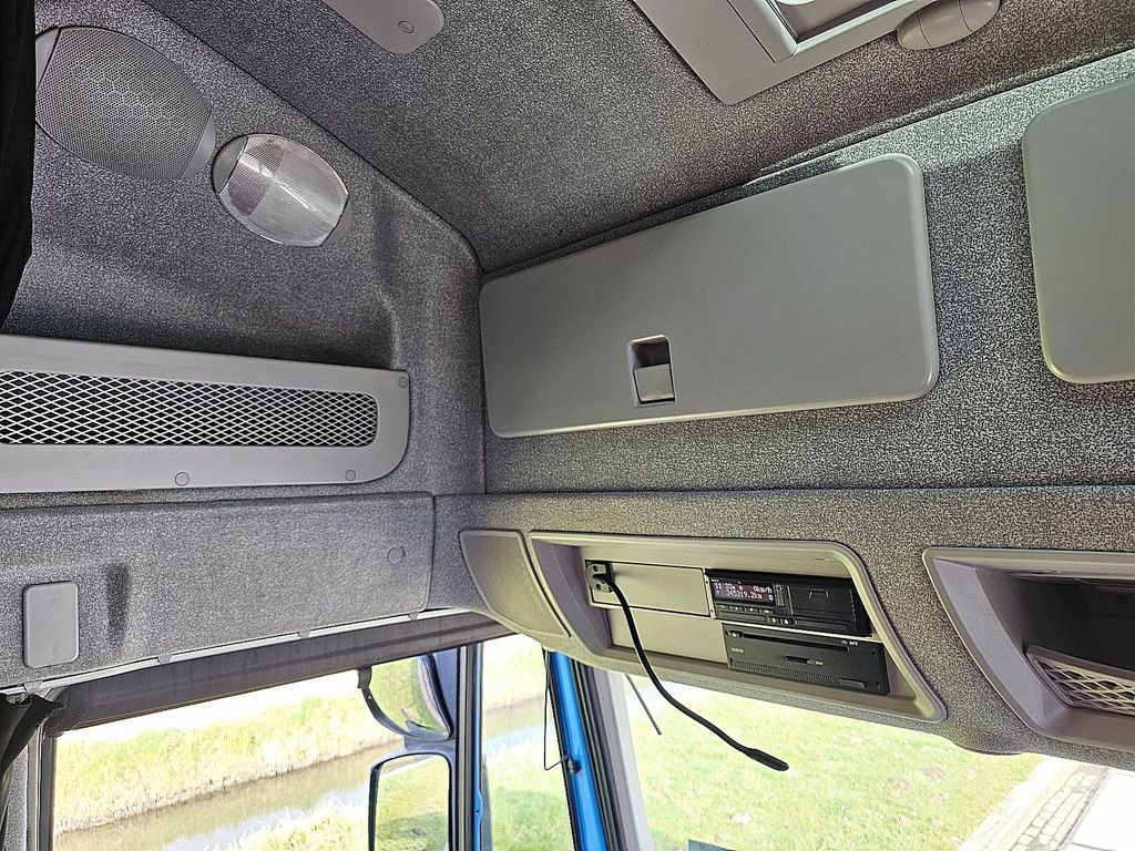 IVECO AT260S42 STRALIS 6x2 hyva hc183x 4x