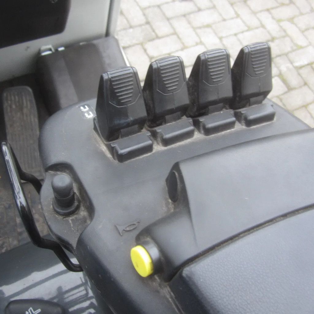 Nissan L16Q, elektrisch, triplex, side shift, vorkverstelling.