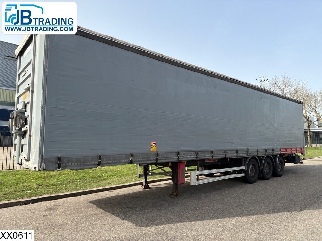 Fruehauf Tautliner Lift axle