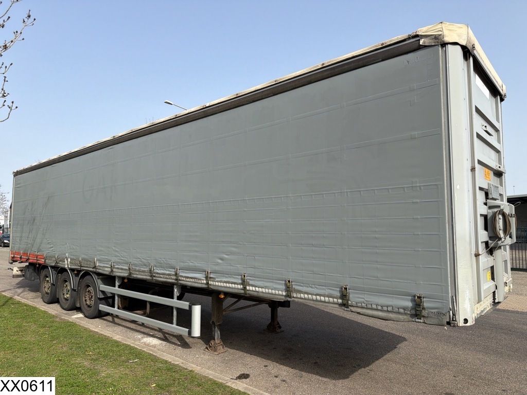 Fruehauf Tautliner Lift axle
