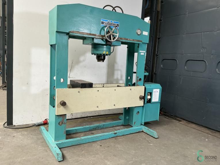 Hydraulic presses Sahinler DK 1570-150 2004
