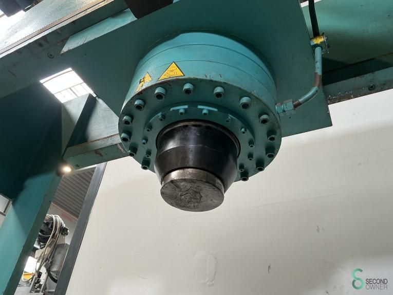 Hydraulic presses Sahinler DK 1570-150 2004