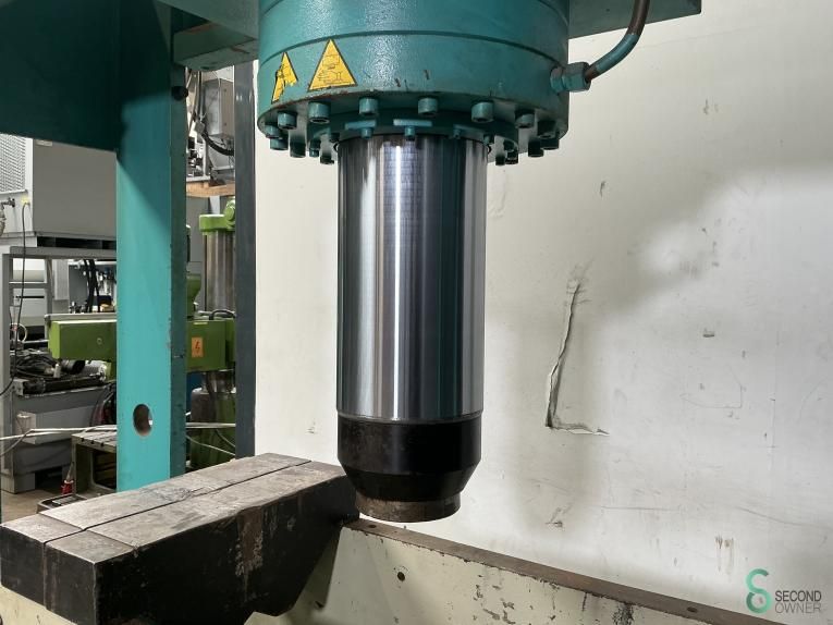 Hydraulic presses Sahinler DK 1570-150 2004