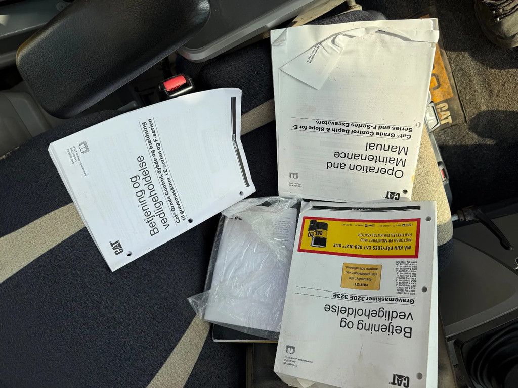 Caterpillar 323E 3D Leica gps Engcon Full option