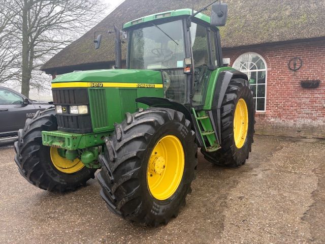 John deere 6810