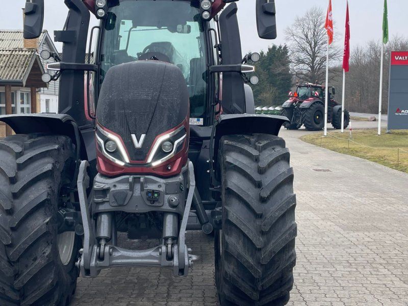 Valtra Q245
