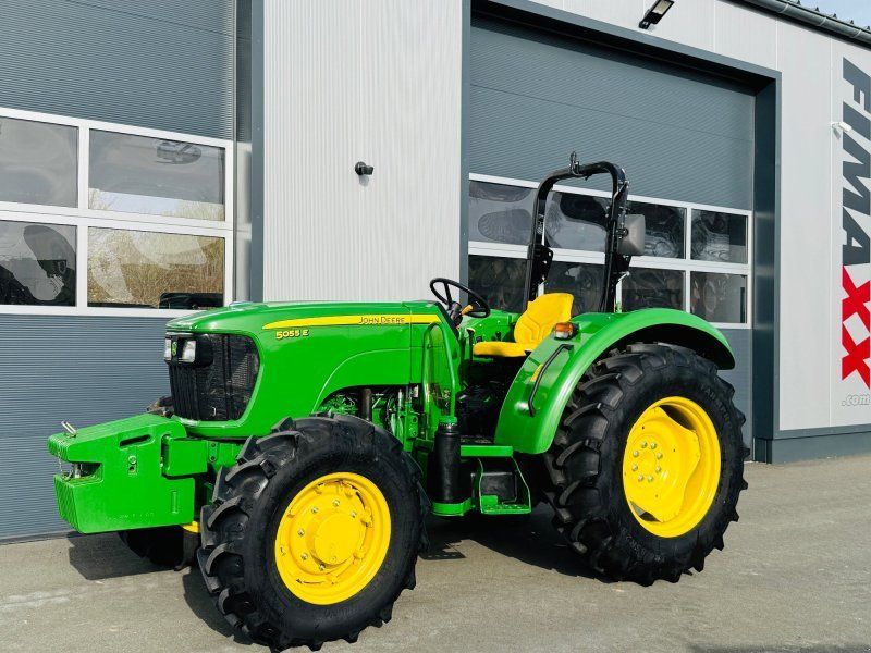 John Deere 5055 E