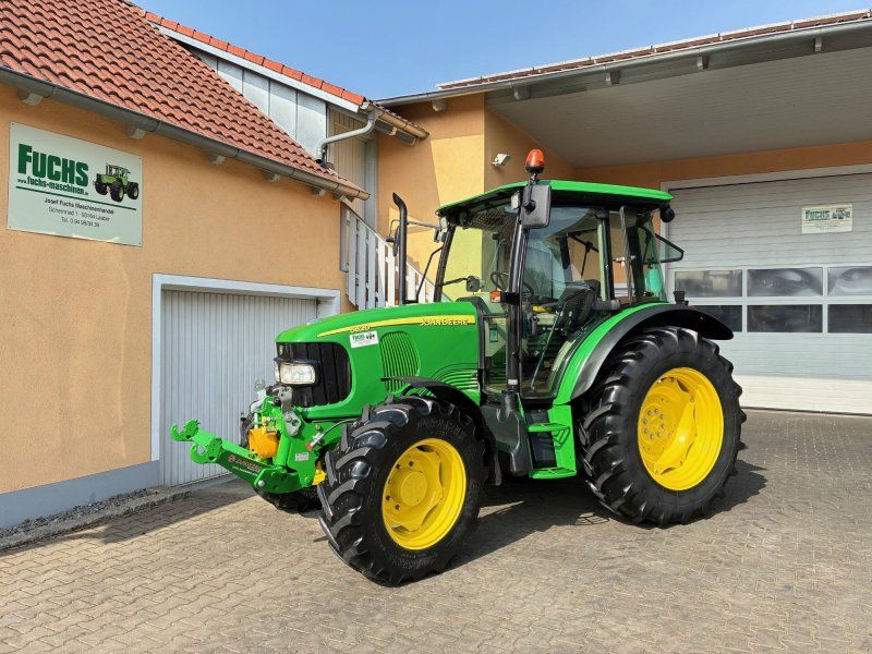 John Deere 5620 mit Fronthydraulik und Frontzapfwelle