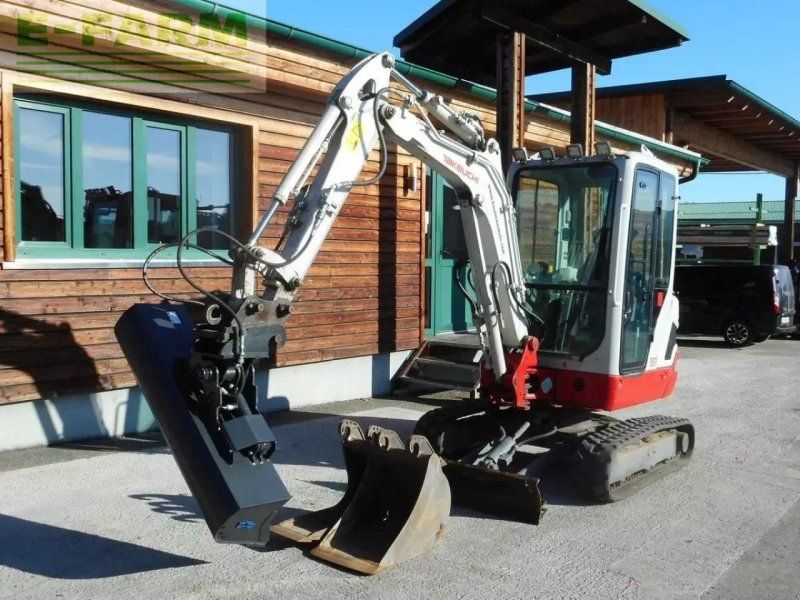 Takeuchi tb 225 ( 2.400kg ) mit hydr. verstellfahrwerk