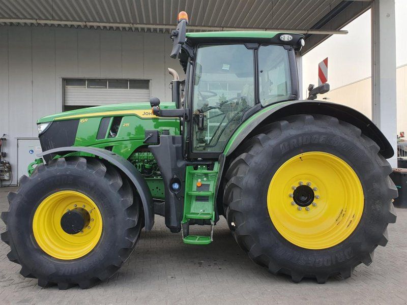 John Deere 6R 215