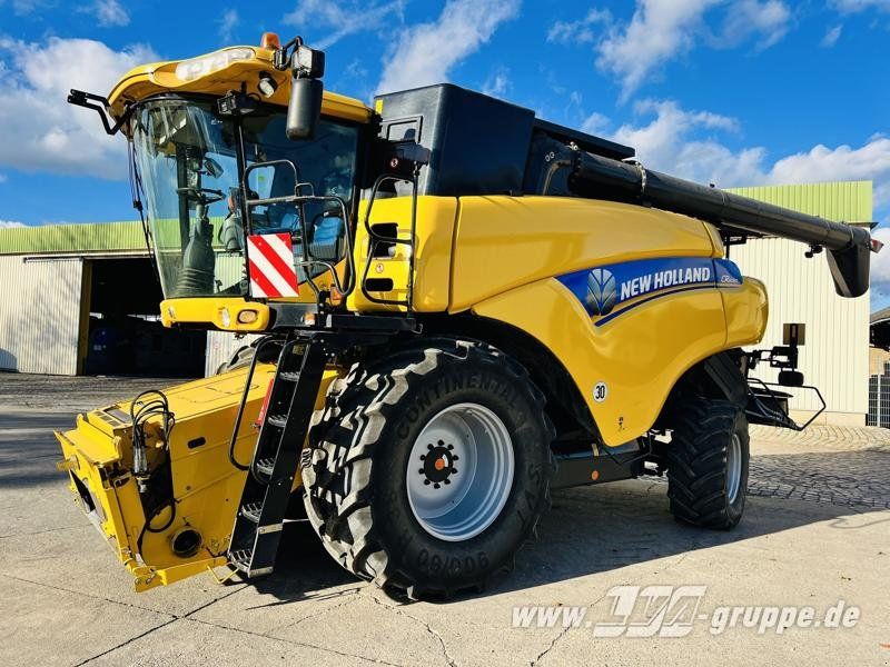 New Holland CR8080