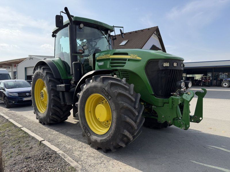 John Deere 7820
