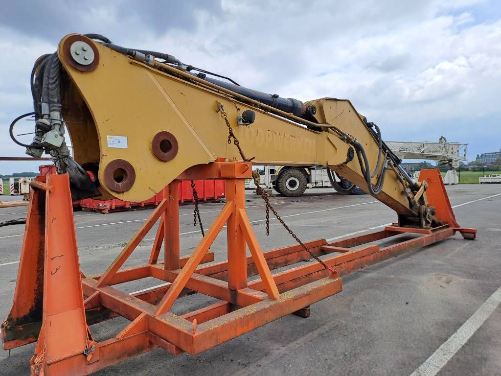 CAT 330DL UHD (21m UHD + standard boom)