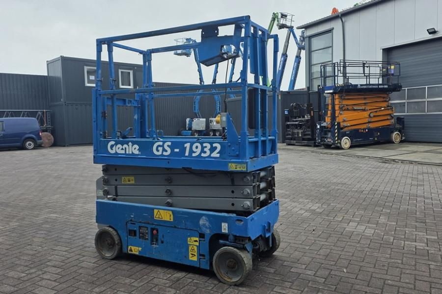Genie GS1932 Electric, Working Height 7.8 m, 227kg Capac