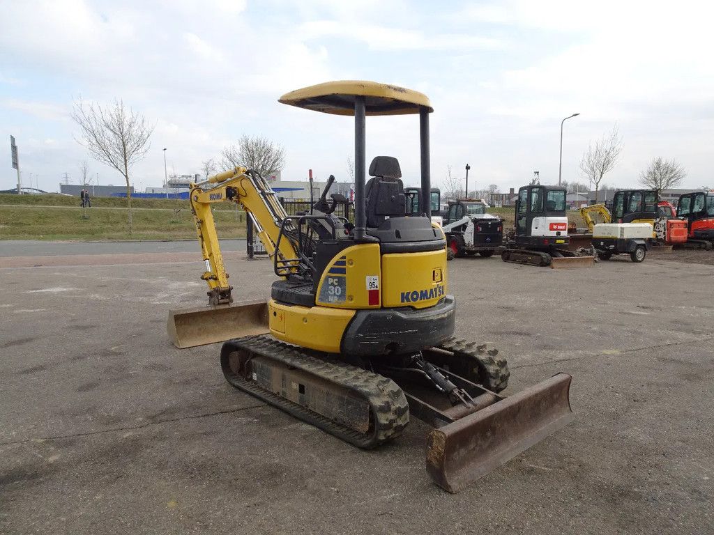 Komatsu PC30MR-3