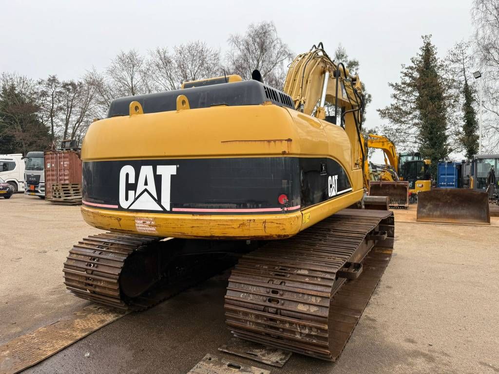 CAT 318 C L
