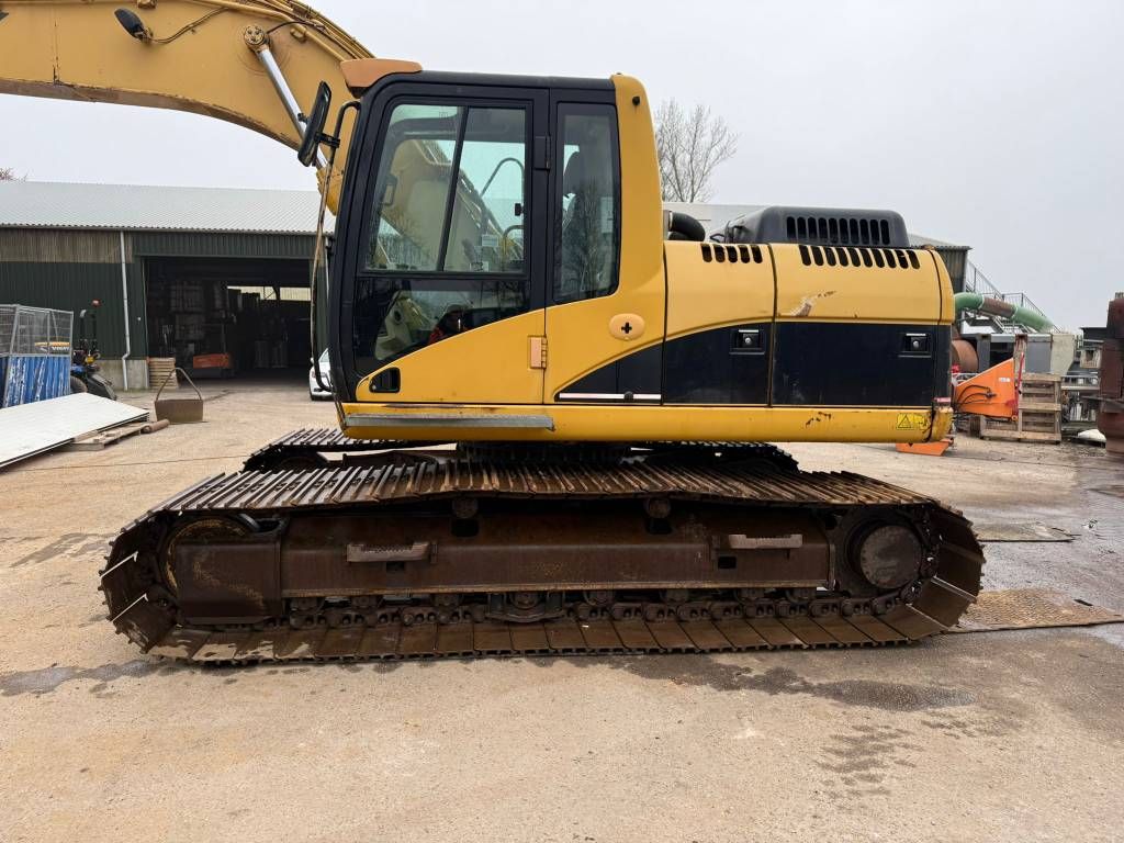 CAT 318 C L