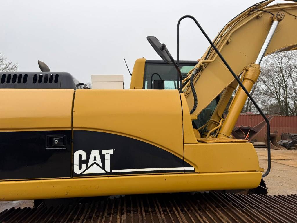 CAT 318 C L
