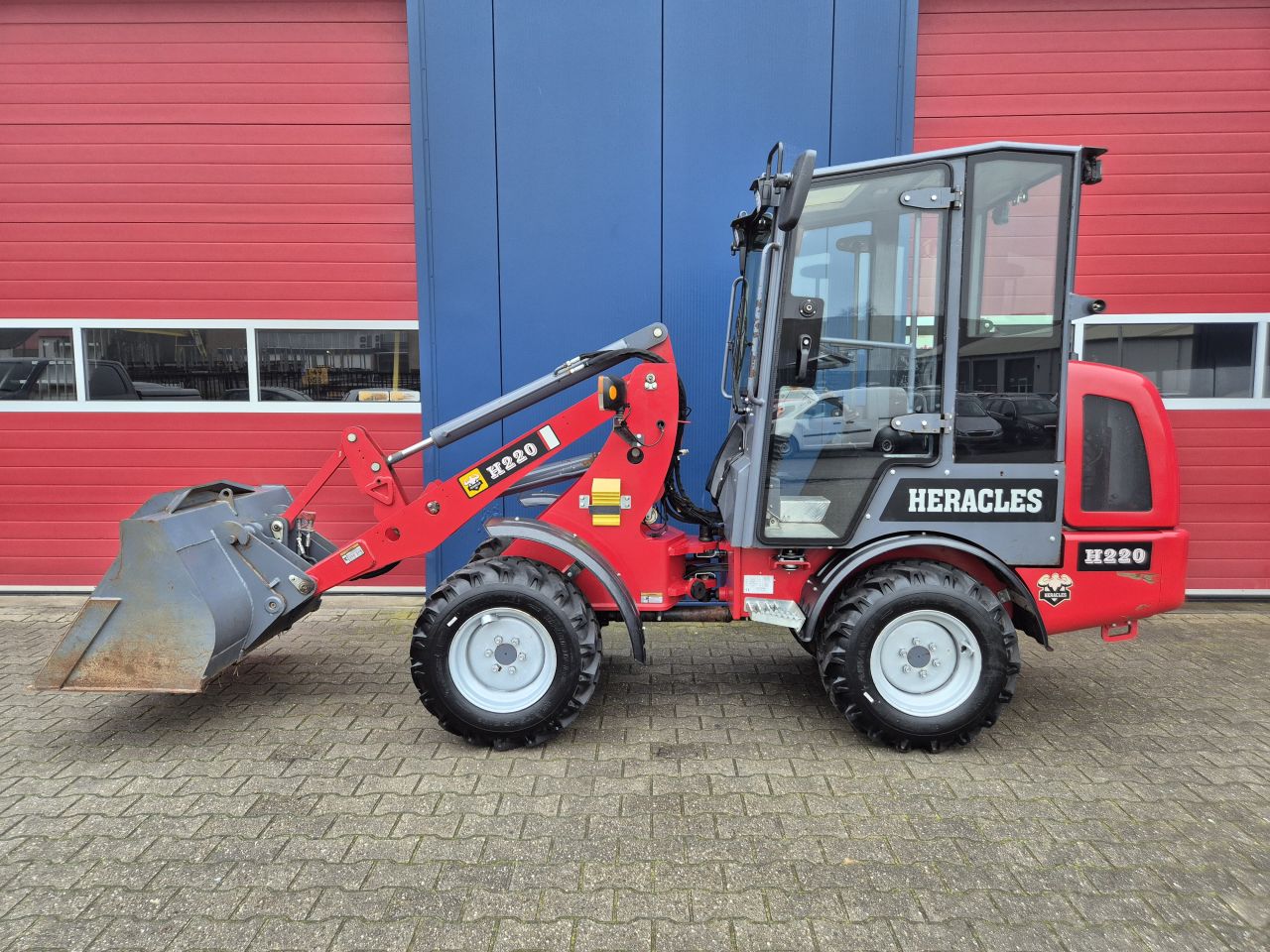 HERACLES H220 SHOVEL BOUWJAAR 2023 MET SLECHTS 146 UUR