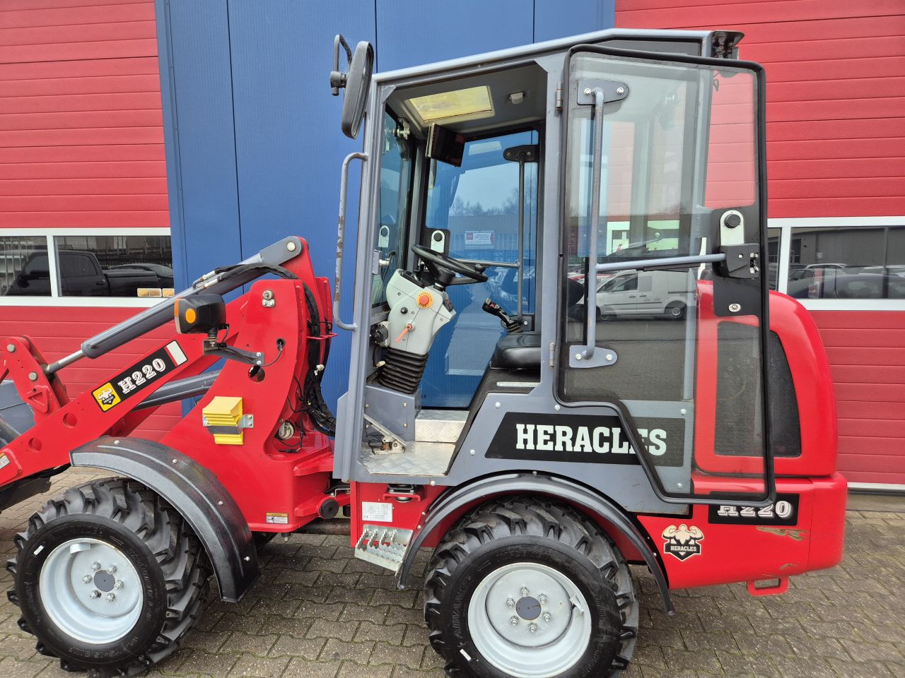 HERACLES H220 SHOVEL BOUWJAAR 2023 MET SLECHTS 146 UUR