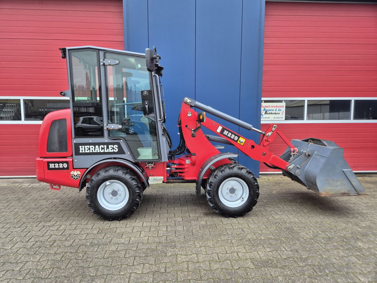 HERACLES H220 SHOVEL BOUWJAAR 2023 MET SLECHTS 146 UUR