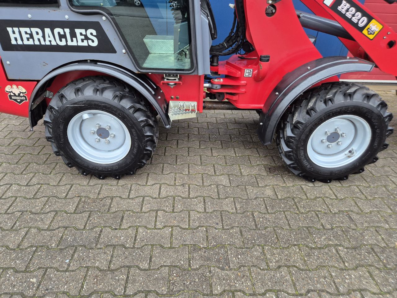 HERACLES H220 SHOVEL BOUWJAAR 2023 MET SLECHTS 146 UUR