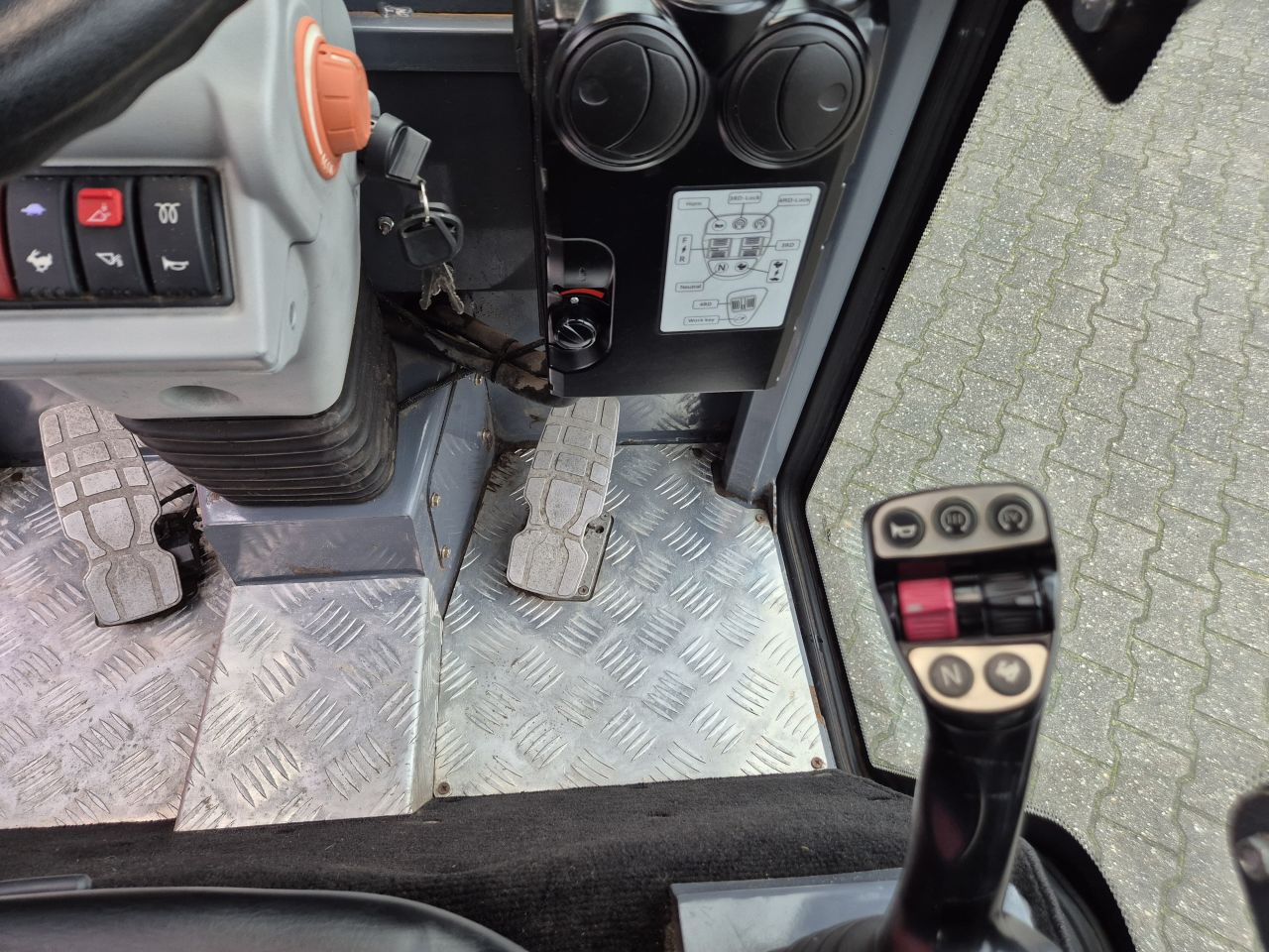 HERACLES H220 SHOVEL BOUWJAAR 2023 MET SLECHTS 146 UUR