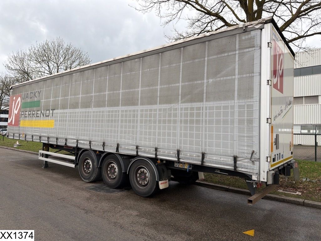 Fruehauf Tautliner Elevator