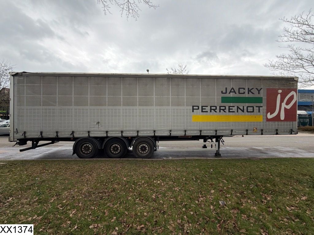 Fruehauf Tautliner Elevator