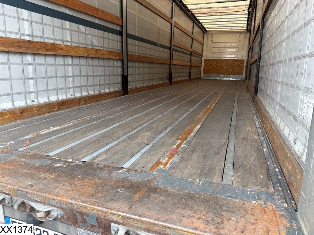 Fruehauf Tautliner Elevator