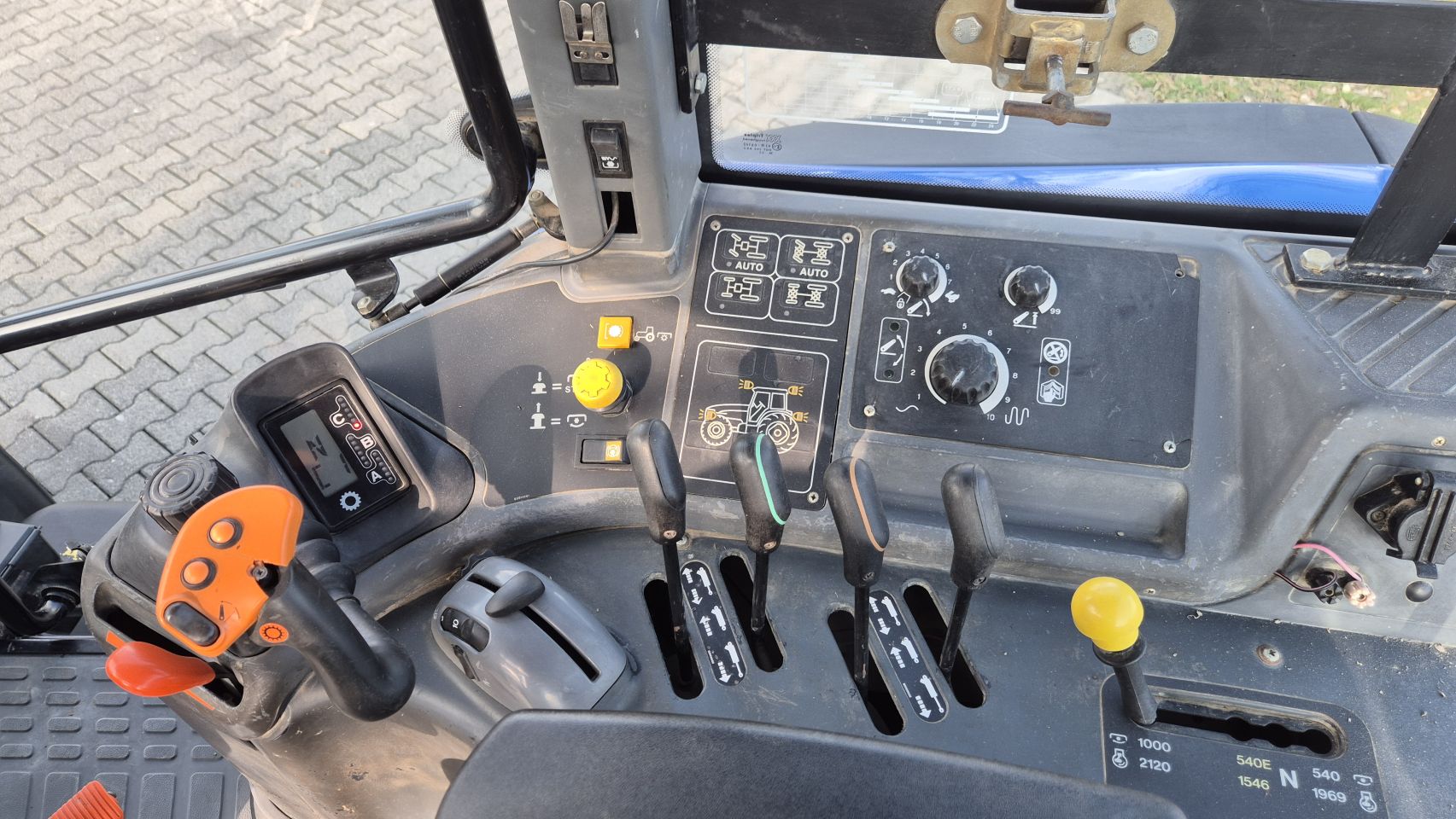 New Holland TM120 RC met 6615 uur!!