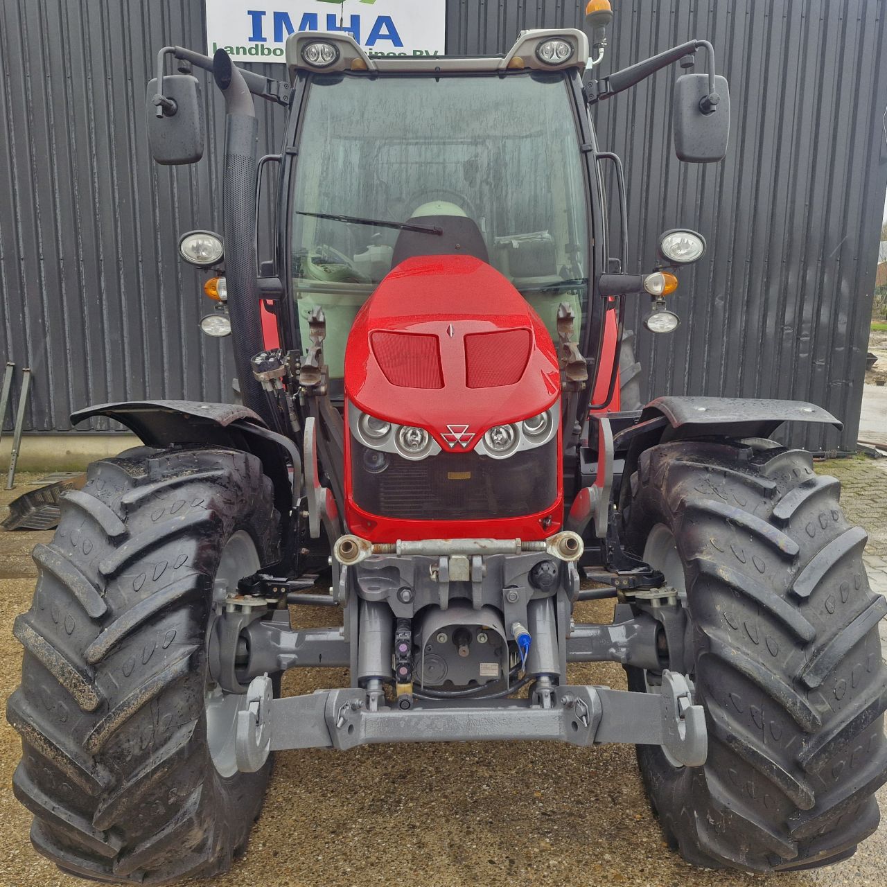 Massey ferguson 5613 Dyna 6