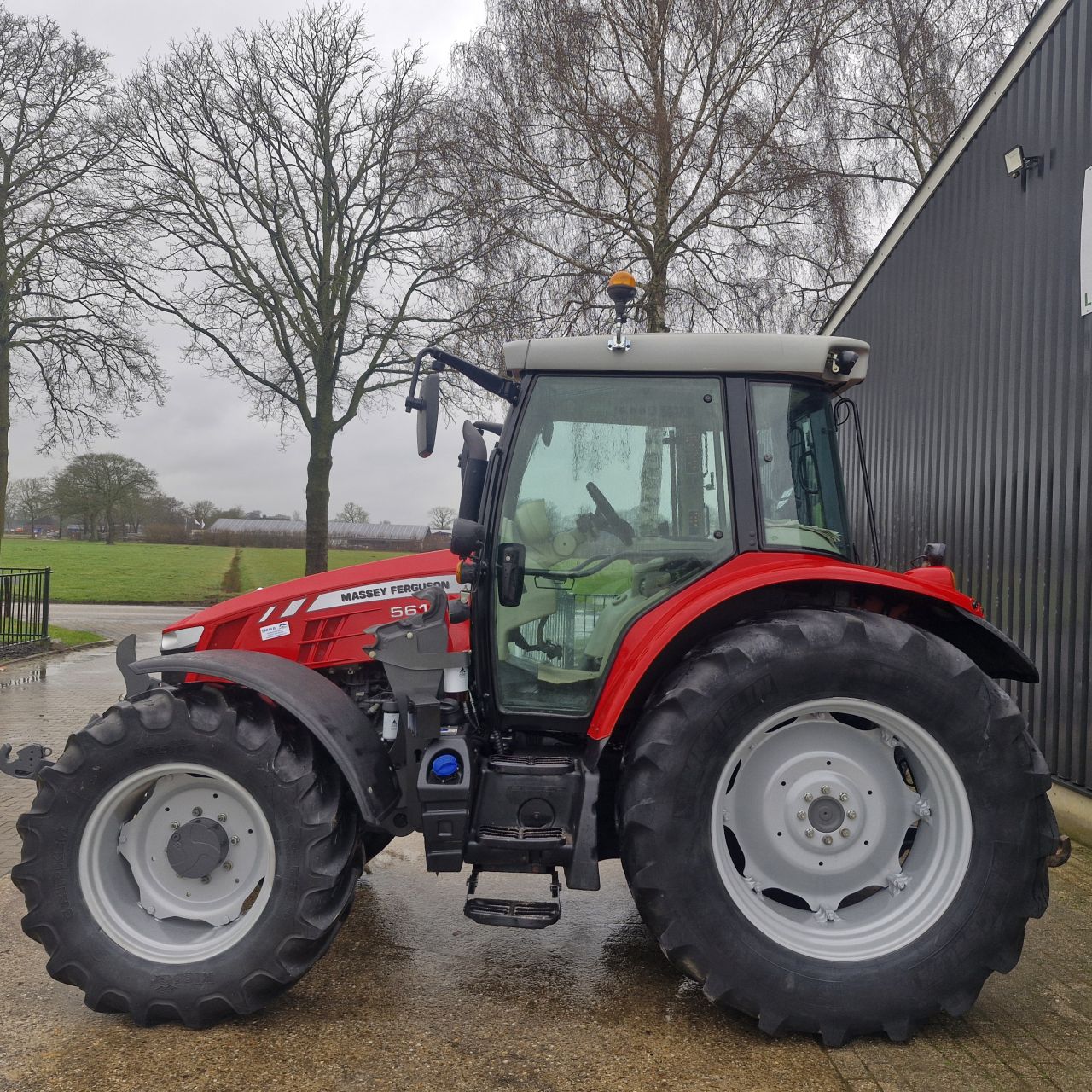 Massey ferguson 5613 Dyna 6